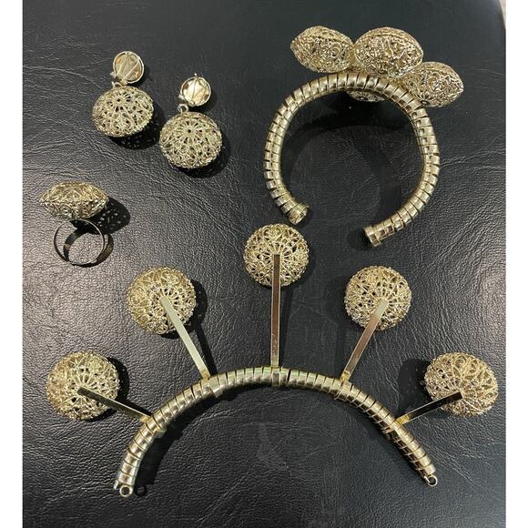 GOLD COLORED EARRINGS HEADWEAR BRACELET COSTUME JEWELRY HEAD FILIGREE BALL - Picture 1 of 5